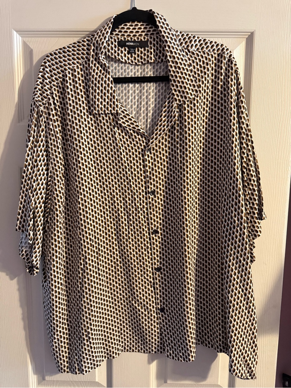 Fashion nova  Black Brown & White Geometric Short Sleeve Button Shirt
